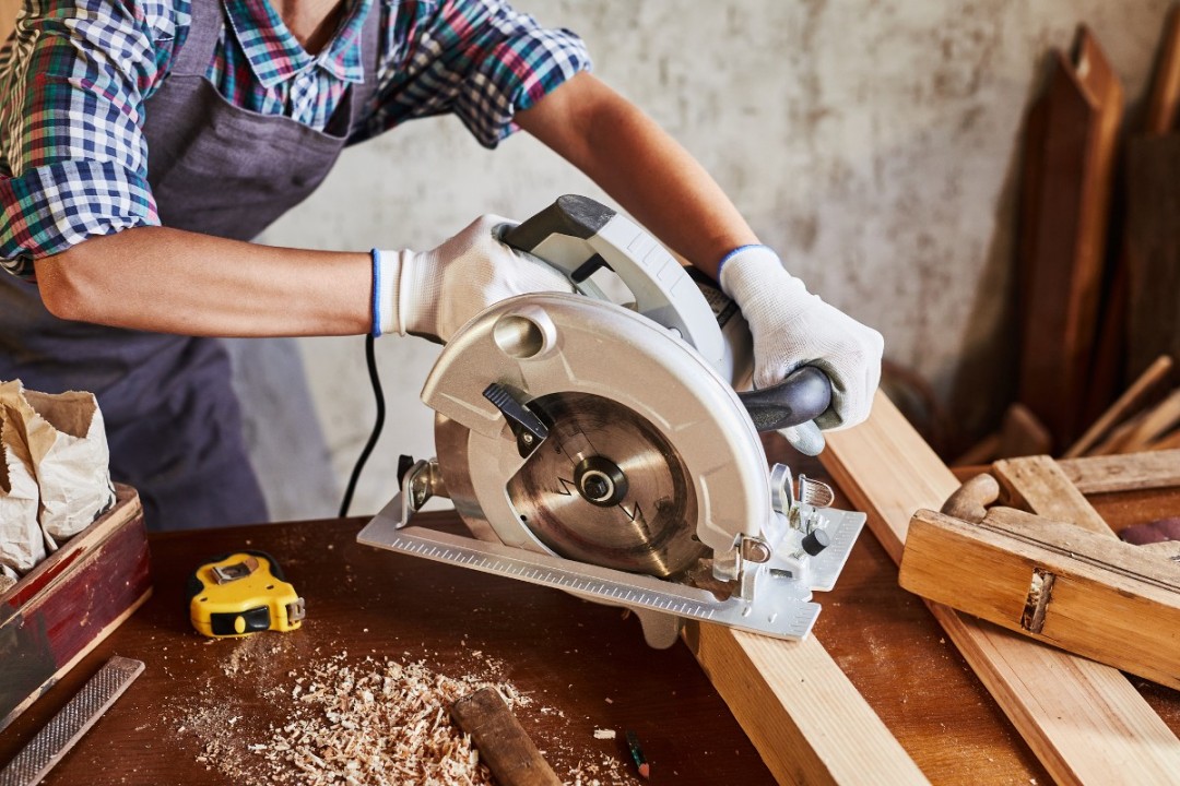 sawing-your-way-to-a-perfect-woodworking-project-how-to-choose Electric Saw for Wood Review: Choosing the Right Tool for the Job picture